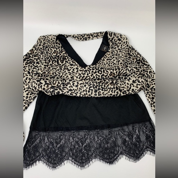 Daytrip Leopard print long sleeve Blouse size small - Picture 3 of 9